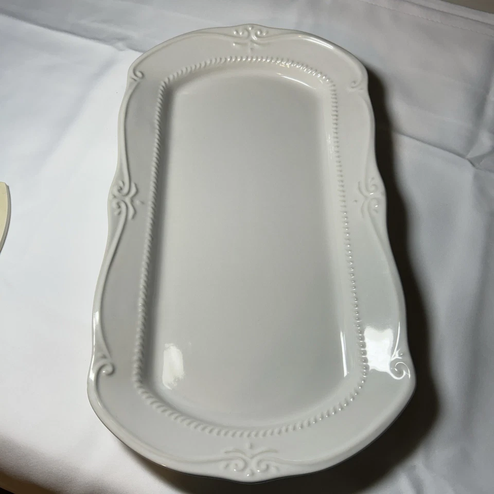 Bandeja para servir Southern Living At Home Gallery blanca 15 1/2 X 9 Foto 1 de 2