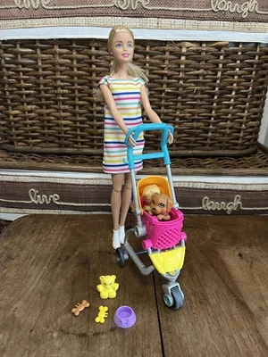 Barbie Paseo y Juego Cachorros Juego con Muñeca Rubia Cochecito Transformador Foto 1 de 4
