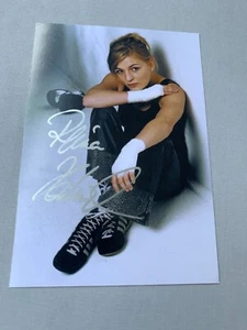 REGINA HALMICH campionessa del mondo boxe cartolina autografata firmata 10x15  - Foto 1 di 1