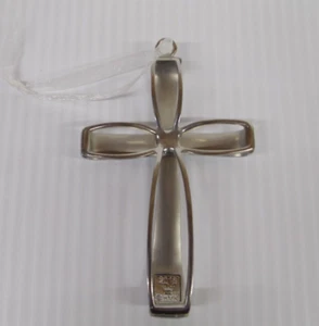 Hallmark Keepsake Christmas Ornament 2018 Year Dated Sacred Heart Cross Metal - Picture 1 of 6