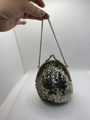 Bolsa de mão vintage década de 1960 prata lantejoulas bolsa de noite corrente de embreagem Kisslock - Imagem 1 de 4
