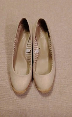 MERONA Women's Gold Canvas w/ Fiber High Heel Wedge Shoes Size: 8.5 - Image 1 of 3