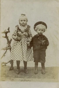 France children siblings posing Old Cabinet Card Photo 1900 - Imagen 1 de 3