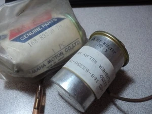 1967-68 Yamaha YR1 YR2 YR2C CONJUNTO DE RELÉ FLASH NUEVO DE LOTE ANTIGUO FABRICANTE DE EQUIPOS ORIGINALES P/N 168-83350-70 - Imagen 1 de 3
