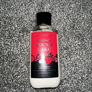 Bath & Body Works Strawberry Pound Cake Body Lotion. - Picture 1 of 2