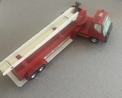 Vintage Nylint Aerial Hook-N-Ladder Fire Truck Red & White Metal Toy - Image 1 of 4