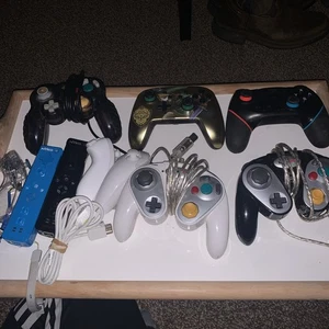 Random Gaming Controllers Lot - Picture 1 of 4