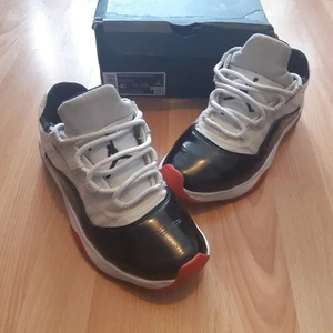 Nike Air Jordan 11 CMFT Low Trainers Size UK 4.5 White Black University Red - Picture 1 of 14