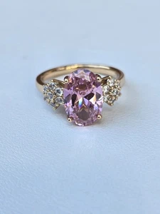 18ct Rose Gold Plated Pink Stone Cubic Zirconia Trilogy Ring Size O - Picture 1 of 3
