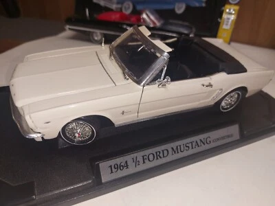 1964 1/2 FORD MUSTANG CONVERTIBLE CREAM 1/18 DIECAST MODEL CAR BY MOTORMAX - Image 1 of 4