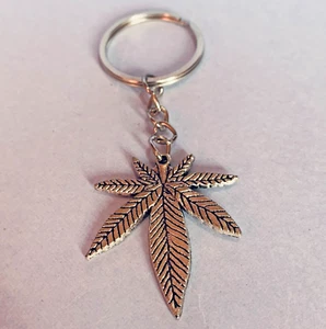 Exquisite Key Chain. Key Ring. Leave Shaped Pendant. Key Holder. Free Delivery - Picture 1 of 3