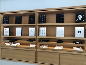 Camiseta Exclusiva Centro de Visitantes Apple Park Infinity Loop Calavera Pirata - Imagen 1 de 8
