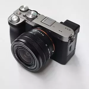 Cámara sin espejo Sony a7C II con lente de 28-60 mm (plateada) - ILCE-7CM2L/S - Imagen 1 de 1