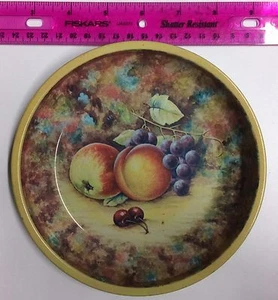 Ciotola di latta vintage quindi merce decorativa pesche e uva 6 1/4" - Foto 1 di 5