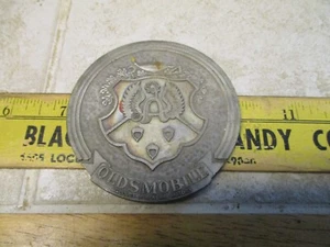 De colección Oldsmobile 1983 1 millón unidades premio de ventas GM medallón peso de papel GM - Imagen 1 de 3