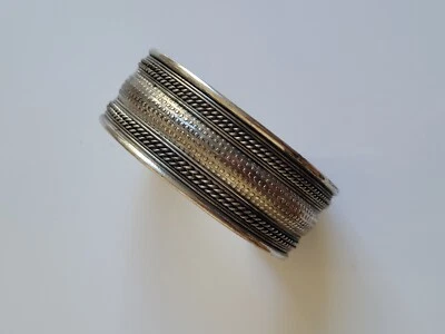 Brazalete ancho de latón macizo con acabado plateado - Brazalete con puños de latón hecho a mano Foto 1 de 3
