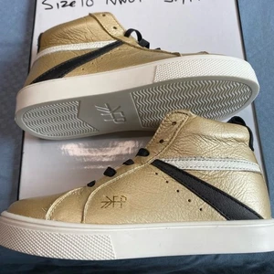 Zapatillas altas de cuero recién escogidas doradas y negras - Unisex niños talla 10 - Imagen 1 de 4