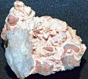2 CM HEULANDITE XTAL IN CAVE FLOWER! BAY OF FUNDY ZEOLITE,NOVA SCOTIA, CANADA - Picture 1 of 1