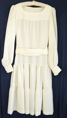 Vestido de novia vintage hecho a mano años 70 blanco crema crepé en capas línea A manga larga Foto 1 de 4