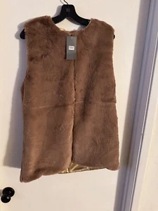 Women NWT "Nordstrom Rack"light brown soft furry sleeveless zip up vest.One Size - Picture 1 of 3