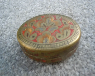 Vintage Small Brass Lidded Pill Box Oval 5cm across - Image 1 of 4