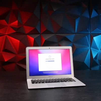 Apple MacBook Air 13,3" (2015) // Intel Core i5 (1,6 GHz) , 8 GB RAM, 128 GB SSD - Bild 1 von 4