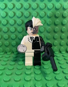 LEGO Two-Face Minifigure - 7781 DC BATMAN I - Batmobile Escape - Used - RARE - Picture 1 of 9
