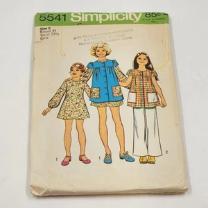 Abito e pantaloni smock bambina Simplicity 5541 vintage modello cucito 1973 non tagliato taglia 8 - Foto 1 di 3
