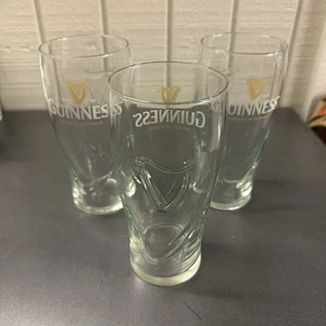 "Lote x3 vasos de cerveza Guinness 7"" marca 06/13 pinta arpa en relieve Dublín usados en excelente estado" - Imagen 1 de 12