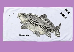 Spiegelkarpfen B&W Zeichnung Bild auf Tackle Box Handtuch personalisiert mit Namen - Bild 1 von 1