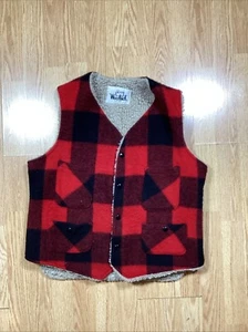 HERREN WOOLRICH ROT & SCHWARZ BÜFFEL KARIERT SHERPA GEFÜTTERTE WESTE, GRÖSSE MEDIUM - Bild 1 von 9