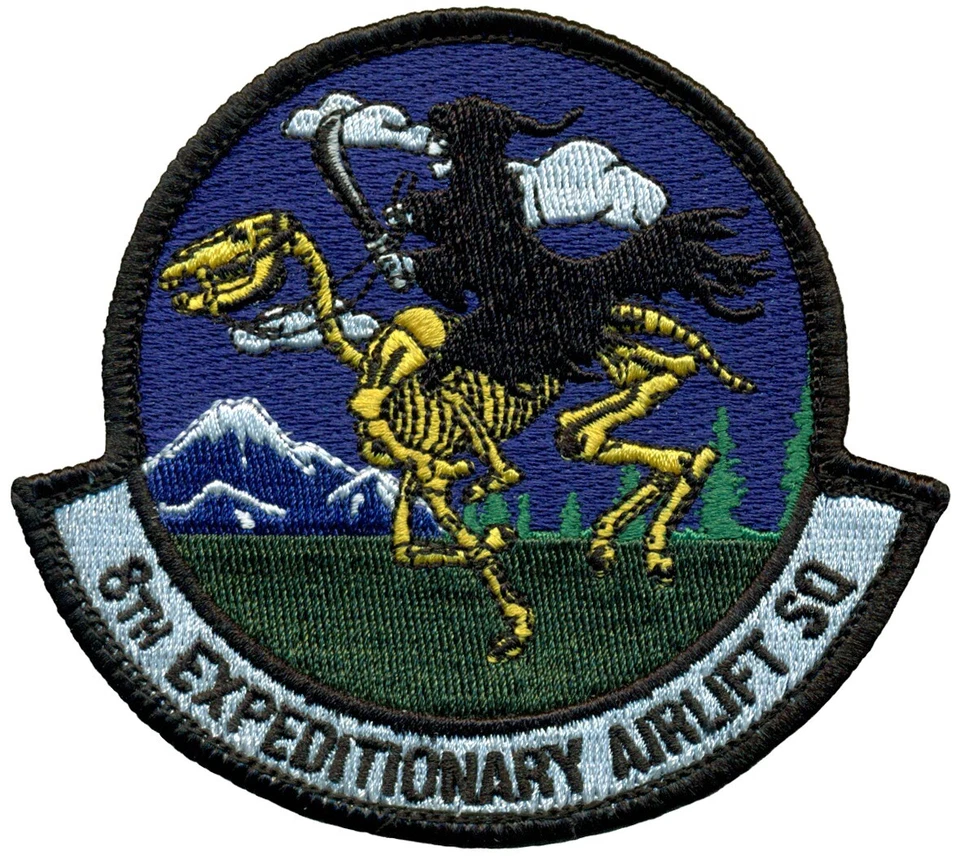 USAF 8th EXPEDITIONARY AIRLIFT SQUADRON PATCH - Image 1 of 1