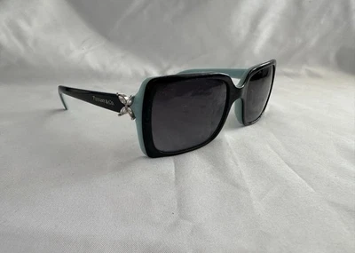 Tiffany & Co. TF4047B Victoria 2,17 pulgadas Gafas de sol rectangulares degradadas -... Foto 1 de 4