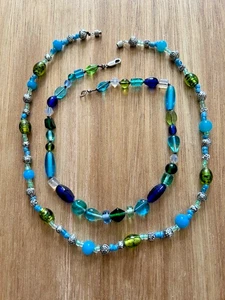 2 Vintage 1970er Halsketten; facettierte & geformte Kristall & Glasperlen, blau, 20", 16" - Bild 1 von 11