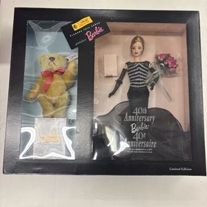 Barbie 40 Jahre Jubiläum Puppe mit Steiff Bär Echtheitszertifikat enthalten NRFB - Bild 1 von 2