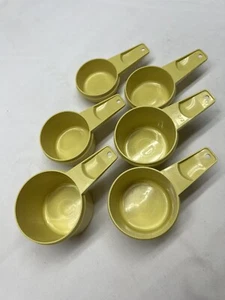Vintage 1970s Tupperware Measuring Cups Yellow Complete Set of 6 Nesting VG Cnd! - Picture 1 of 2