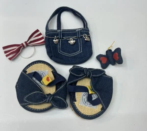 Conjunto de sandalias de mezclilla Build a Bear de cuatro piezas punta abierta con moño cartera 2 lazos para el cabello - Imagen 1 de 8