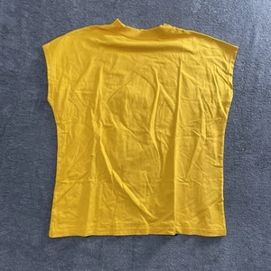 T-Shirt hoher Kragen Rundhals Sommer Gelb Weekday S ärmellos schlicht elegant - Bild 1 von 11