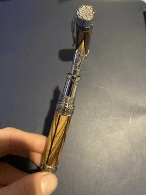 Pluma estilográfica única hecha a medida Foto 1 de 4