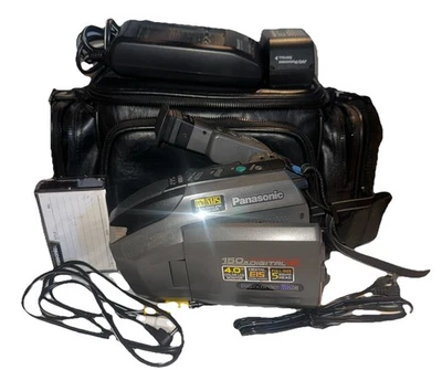 Panasonic PV-L680D Palmcorder CAMCORDER VHSC Video Camera, 1 Battery W/charger - Image 1 of 4