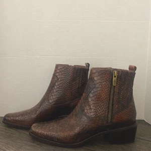 Donald Pliner DAMEN-BOOTIE MARISOL SCHLANGENMUSTER MIT ABSATZ BRAUN GRÖSSE 8 M NEU OHNE ETIKETT - Bild 1 von 10