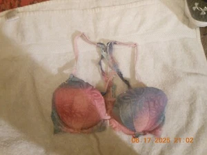 Q - PINK VON V.S. / 32D / FRONT CLOSE / RACERBACK / LACE / PINK & BLUE TIE-DYE 😁 - Bild 1 von 6