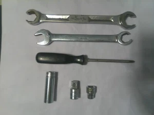 Vintage Snap On Tools Assorted Wrenches Sockets Screwdriver lot of 6 - Bild 1 von 7
