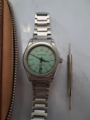 Reloj automático Astor Banks Fortitude esfera verde menta con suade extra verde... Foto 1 de 4