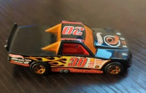Hot Wheels Circle Trucker Track Stars '30' schwarz - Bild 1 von 4
