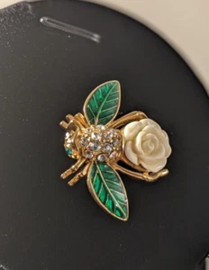 Joan Rivers White and Green Enamel  Gold Toned Gardenia Bee Pin Limited Edition - Picture 1 of 6