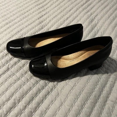 Zapatos de salón Clarks Marilyn Sara para mujer talla 8 cuero puntera charol tacón bloque negro Foto 1 de 4