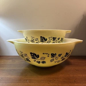 Yellow Pyrex Gooseberry Cinderella Mixing Bowl 4qt 444 & 1.5qt 442 Vintage 1950s - Picture 1 of 11