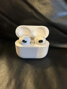 Apple AirPods 3rd Generation - Photo 1 sur 5