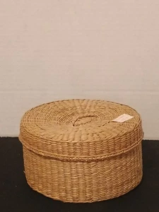 Vintage Straw Lidded Straw Basket w Braided Handle Fine Hand Crafted - Picture 1 of 5
